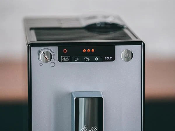 Melitta E 950-222 Caffeo Solo Automatyczny Ekspres do Kawy, 1400 W, 1,2 Litra, Czarny/Srebrny
