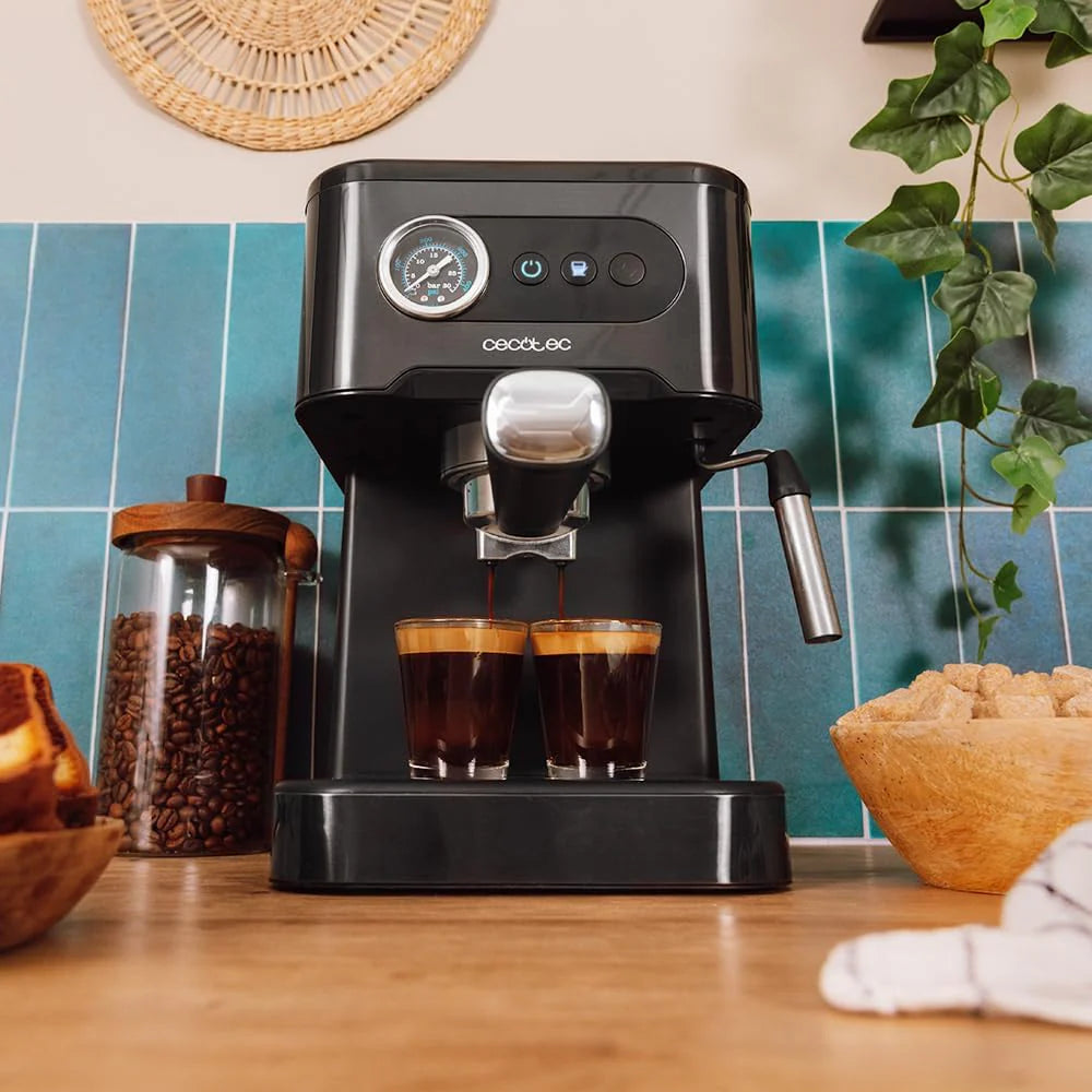 Cecotec Ekspres do kawy z podwójnym wyjściem Power Espresso 20 Barista Cream. 1550 W, 20 prętów, zbiornik na ziarna kawy 250g, młynek z 30 poziomami mielenia, termoblok, zbiornik na wodę 2.5 L