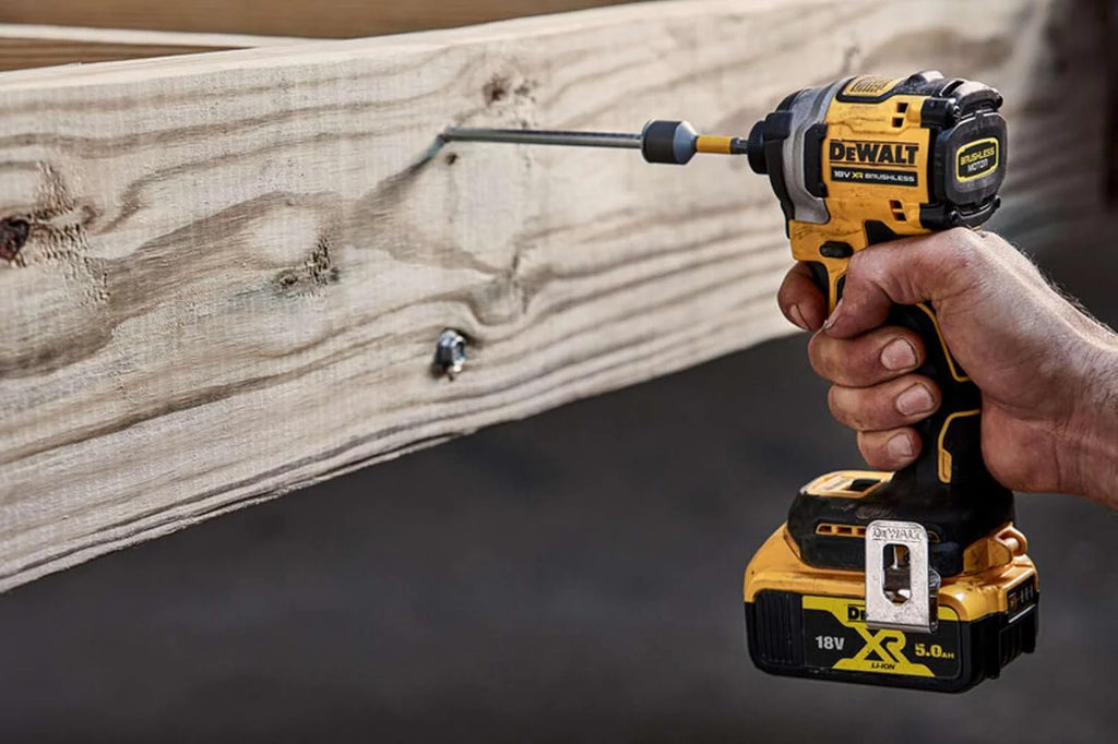 DeWalt Impacto compacto sin escobillas XR 18V 1/4 205Nm con 2 baterie Li-Ion 5Ah y maletín TSTAK, DCF850P2T-QW