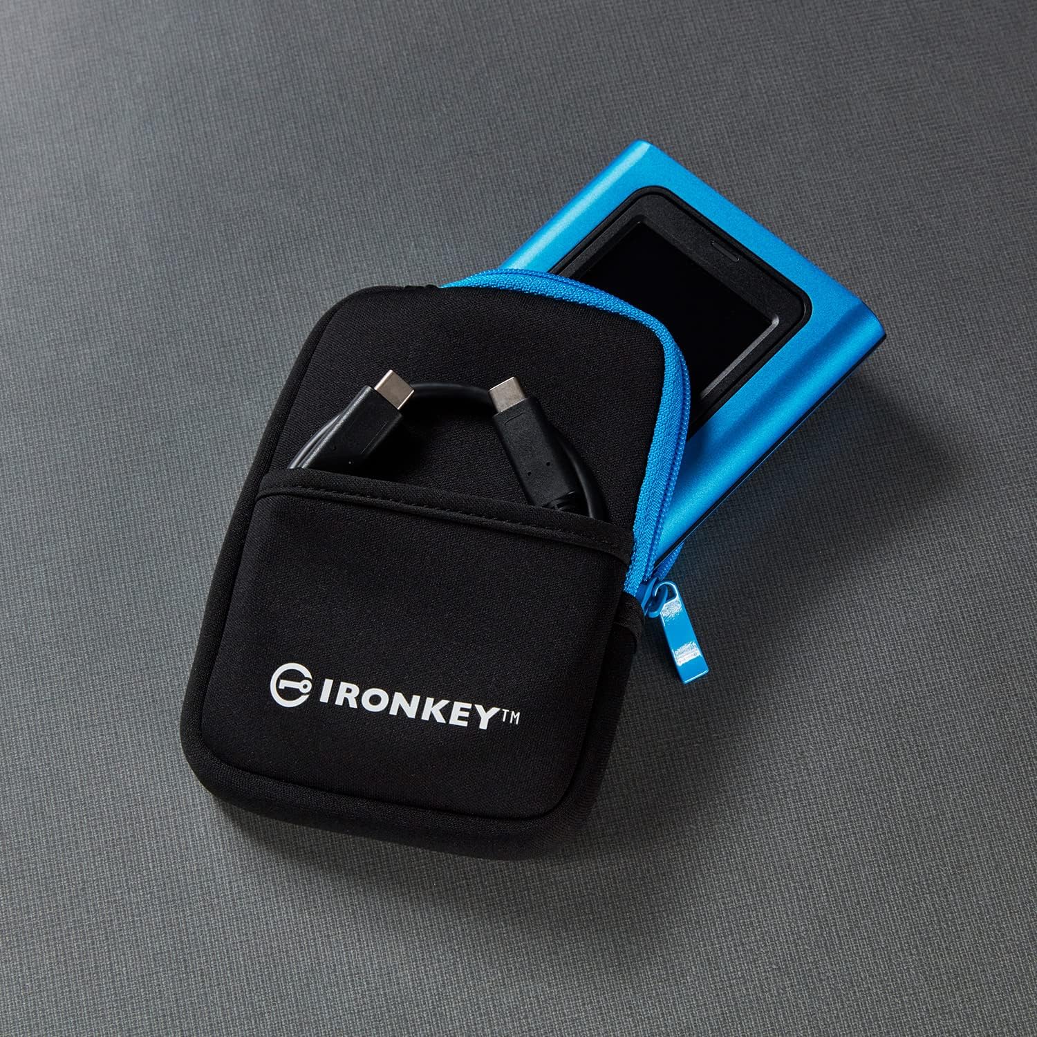 Kingston IronKey Vault Privacy 80 – zewnętrzny dysk SSD, certyfikat FIPS 197 i szyfrowany 256-bitowy XTS-AES – odczyt do 250 MB/s, zapis 250 MB/s – IKVP80ES/960G