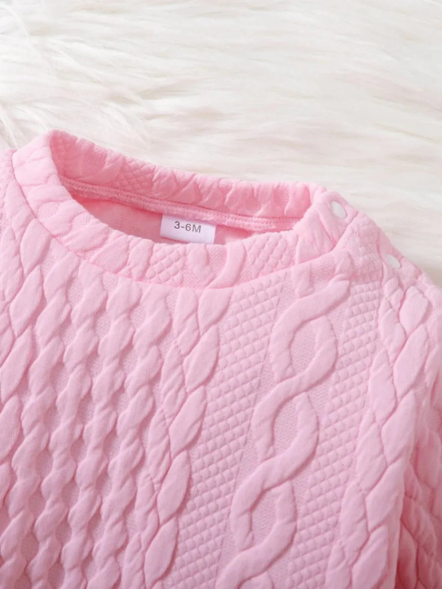 Baby girl two-piece cotton outfit with lace detail