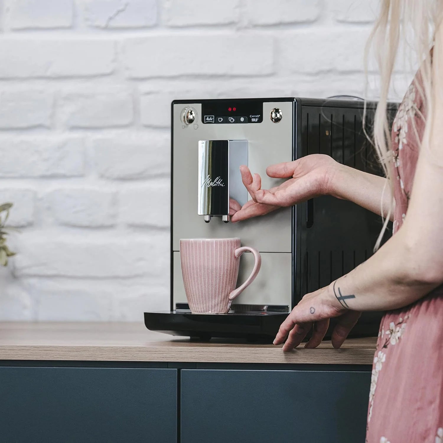 Melitta E 950-222 Caffeo Solo Automatyczny Ekspres do Kawy, 1400 W, 1,2 Litra, Czarny/Srebrny