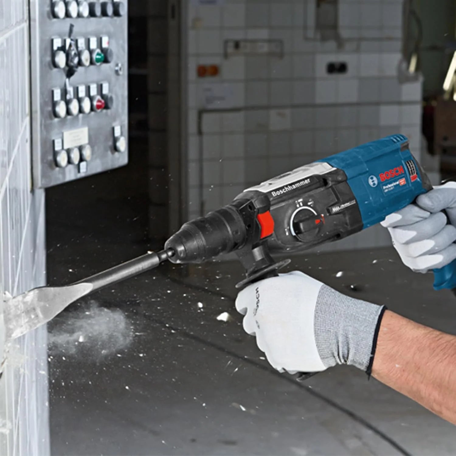 Bosch Professional: młot udarowo-obrotowy GBH 2-28 F (880 W, wymienny uchwyt SDS plus, ogranicznik głębokości, 6-częściowy zestaw wierteł i dłut, walizka L-Case) – Amazon Exclusive Set
