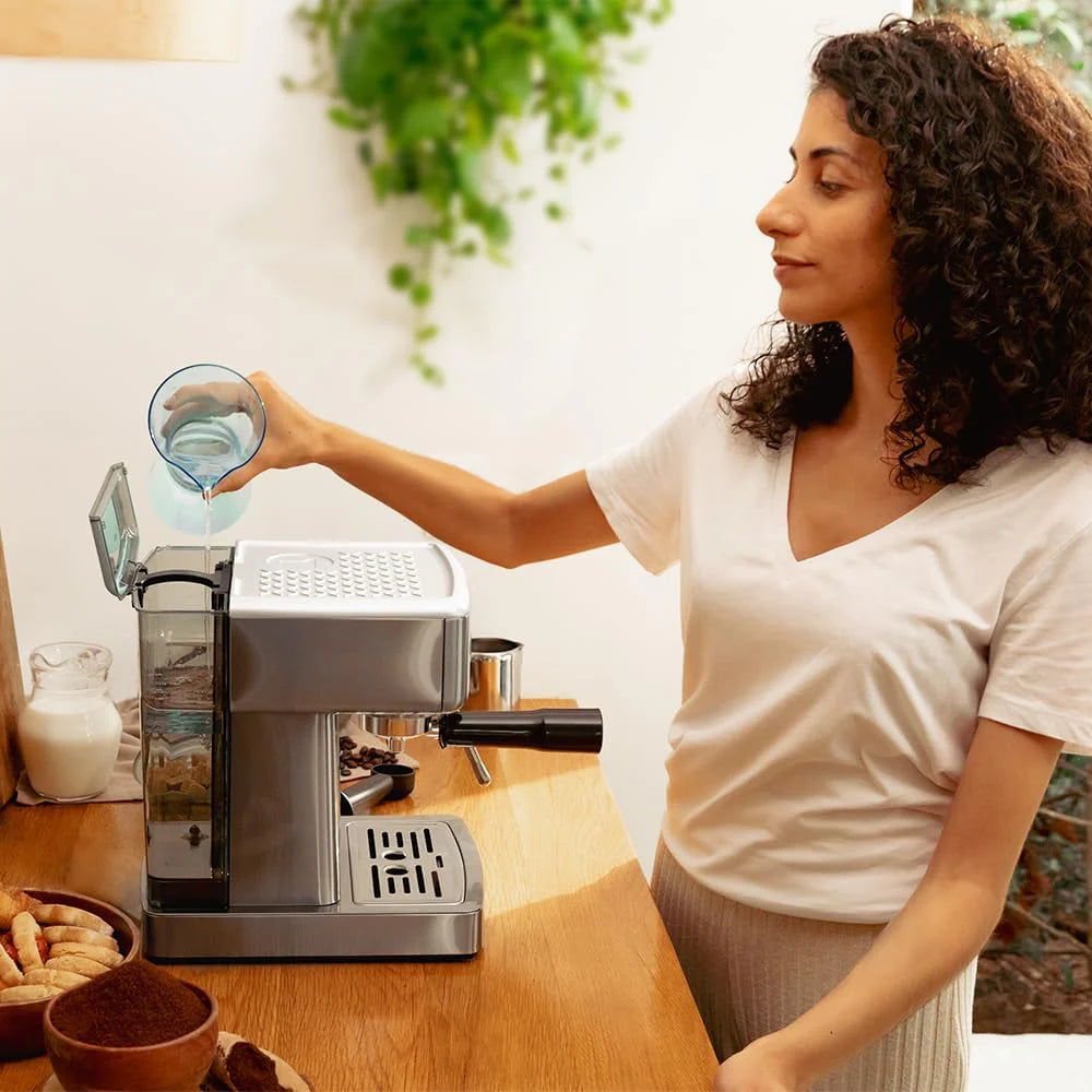 Cecotec Ekspres do kawy z podwójnym wyjściem Power Espresso 20 Barista Cream. 1550 W, 20 prętów, zbiornik na ziarna kawy 250g, młynek z 30 poziomami mielenia, termoblok, zbiornik na wodę 2.5 L