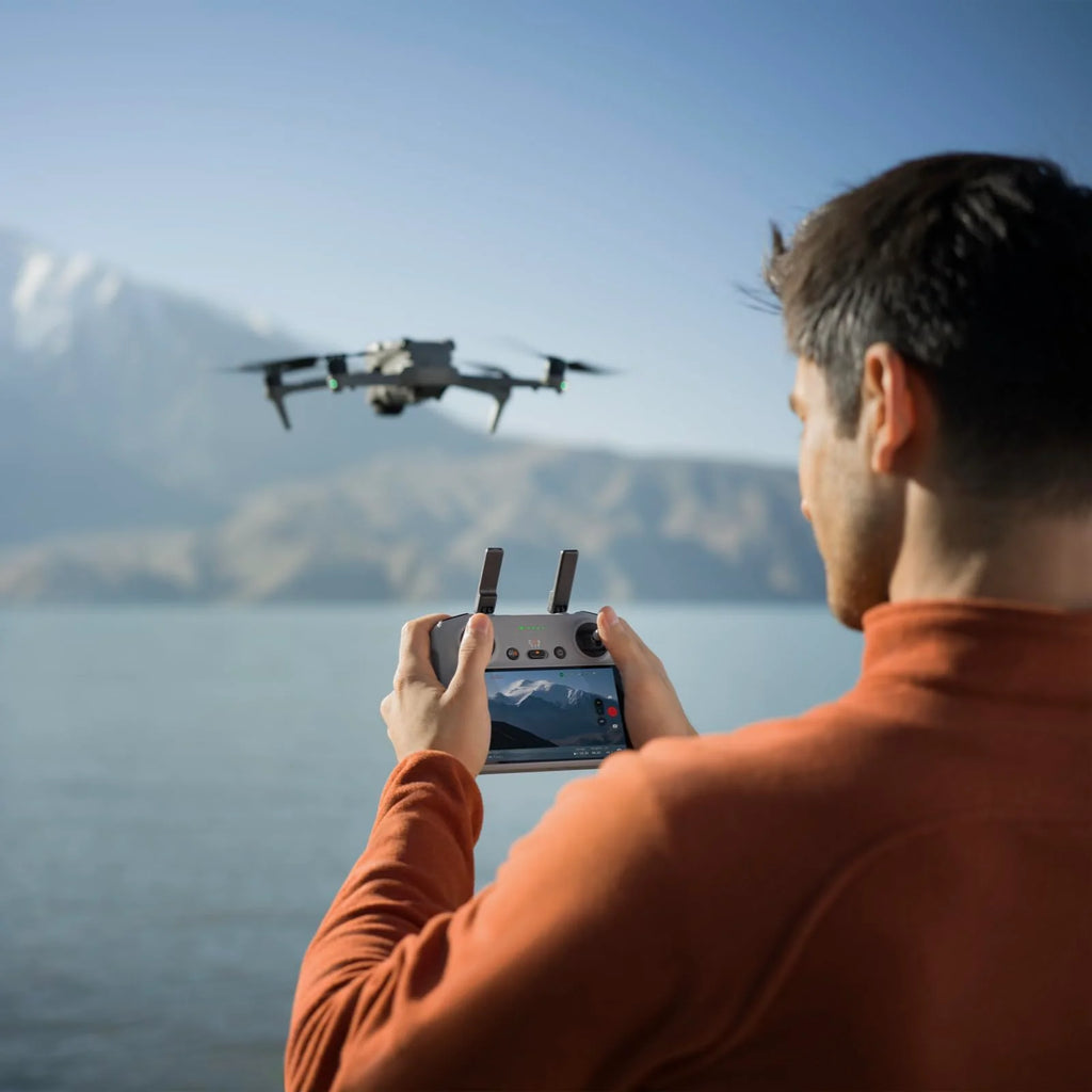 DJI Air 3S (RC-N3), dron z kamerą 4K, dron z podwójną kamerą, szerokokątną kamerą CMOS 1, wideo 4K/60 kl./s HDR i zakresem dynamiki 14 przysłon, maksymalny czas lotu 45 min