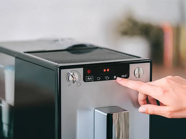 Melitta E 950-222 Caffeo Solo Automatyczny Ekspres do Kawy, 1400 W, 1,2 Litra, Czarny/Srebrny