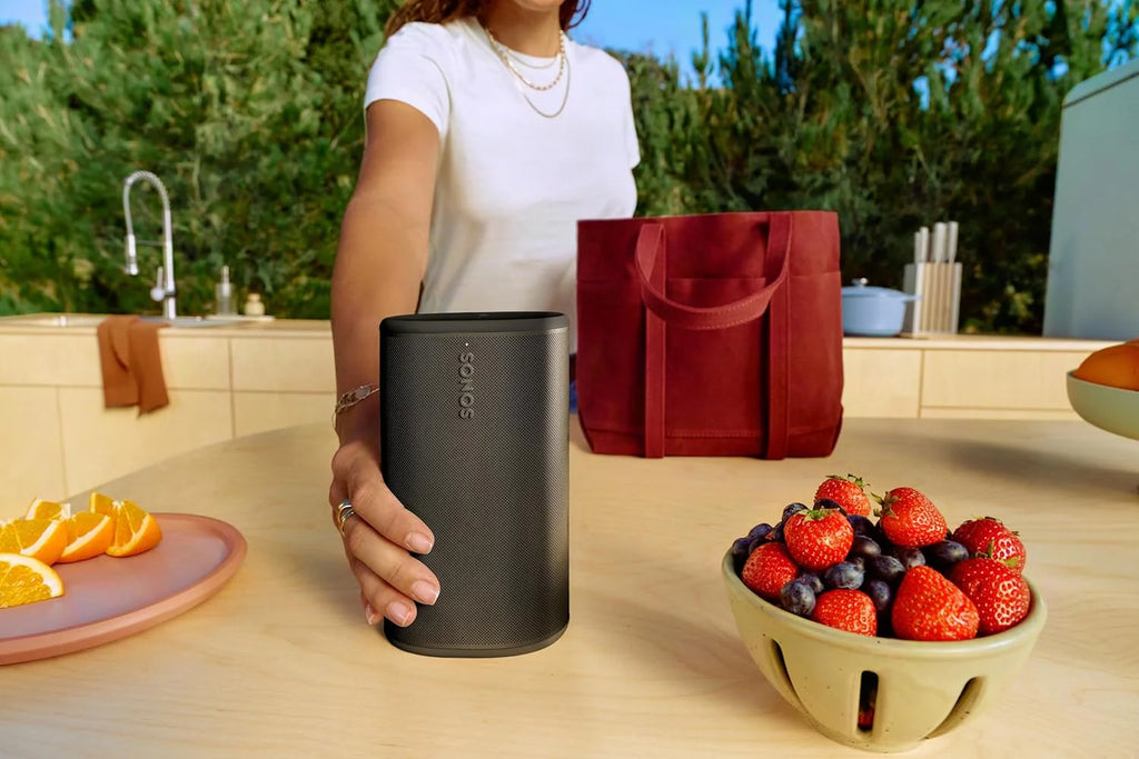 Sonos Play | Mocny, Przenośny i Gotowy na Wszystko, Zapewnia Dźwięk Stereo i Baterię, Która Wystarcza na Cały Dzień, Niezależnie od Tego, Gdzie Jesteś. (Biały)