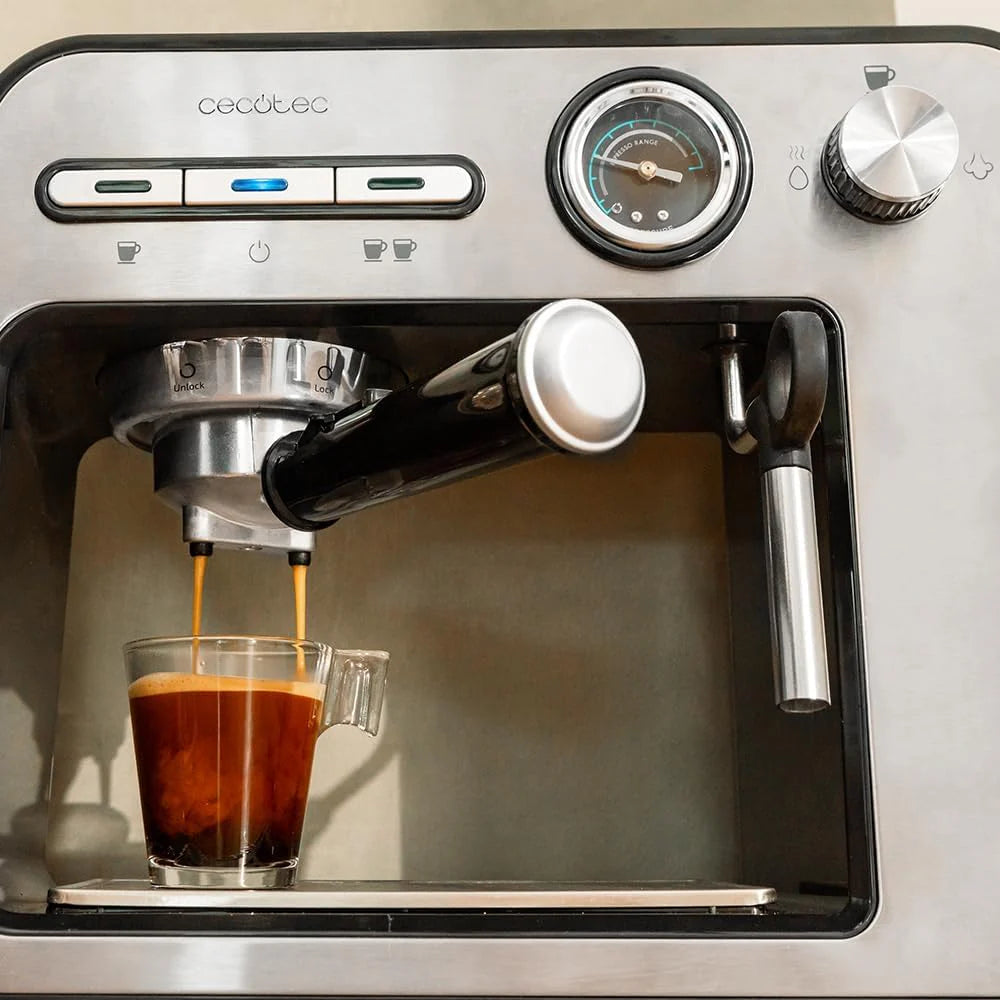 Cecotec Ekspres do kawy z podwójnym wyjściem Power Espresso 20 Barista Cream. 1550 W, 20 prętów, zbiornik na ziarna kawy 250g, młynek z 30 poziomami mielenia, termoblok, zbiornik na wodę 2.5 L