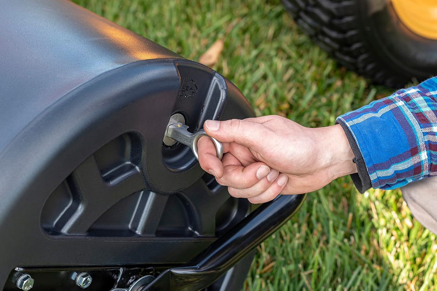18 x 48 Tow Behind Poly Lawn Roller 550 lbs Weight with Water, Poly Drum and Steel Frame, with Plug. Designed for Lawn and Garden Tractors