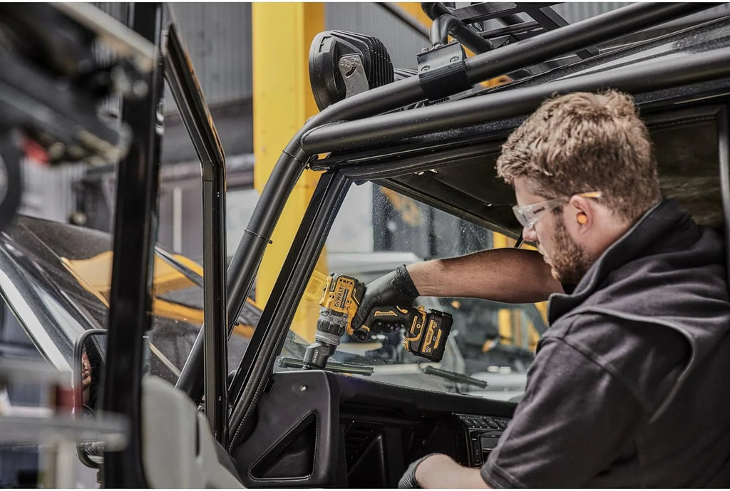 DeWALT DCD703L2T-QW Akumulatorowa wiertarko-wkrętarka, 12 V, w zestawie 2 x akumulator 3 Ah, 4 wymienne głowice, walizka TSTAK
