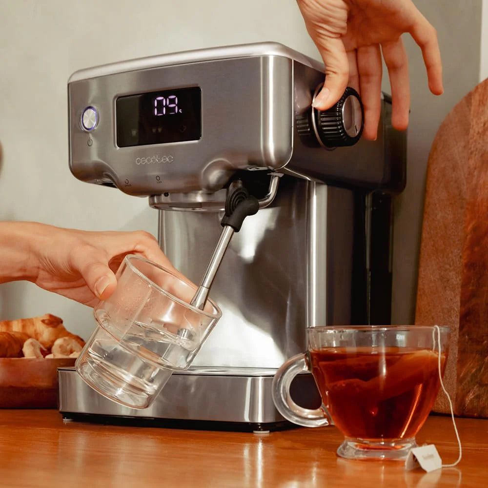 Cecotec Ekspres do kawy z podwójnym wyjściem Power Espresso 20 Barista Cream. 1550 W, 20 prętów, zbiornik na ziarna kawy 250g, młynek z 30 poziomami mielenia, termoblok, zbiornik na wodę 2.5 L