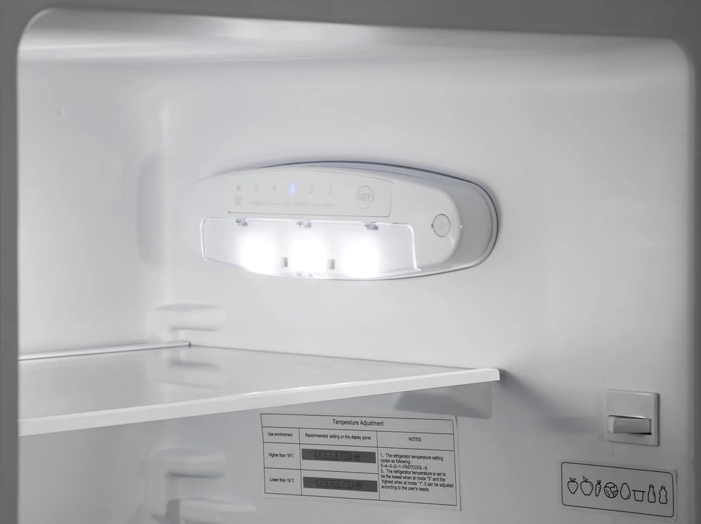 Respekta Chłodziarko-zamrażarka 157 l / **** zamrażarka/Fast Cool/LED / 144 cm/Klasa C/Stalowa czerń / KG144BS-52
