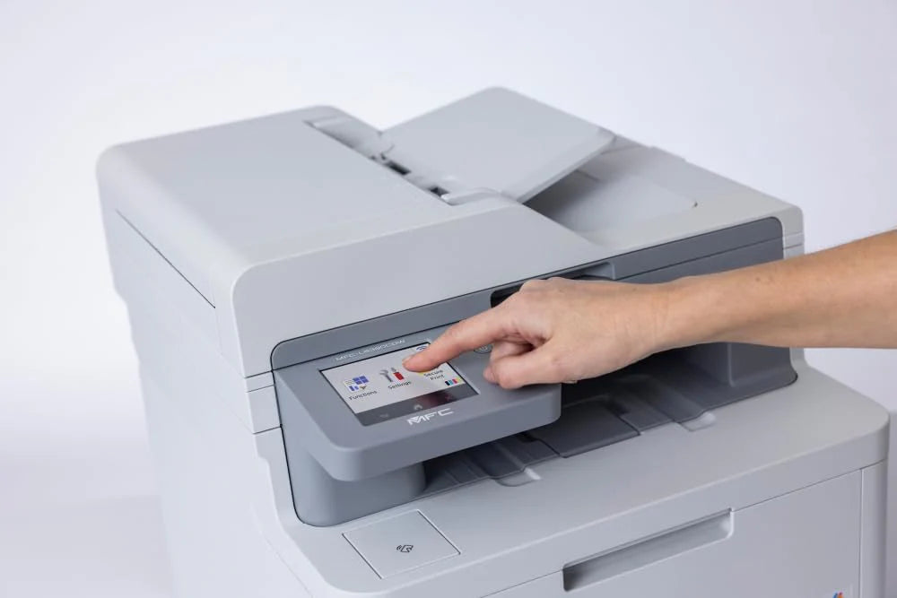 Brother MFC-L8390CDW profesjonalne i kompaktowe urządzenie wielofunkcyjne 4 w 1 (drukarka, skaner, kopiarka, faks, 30 stron/min.) białe/szare