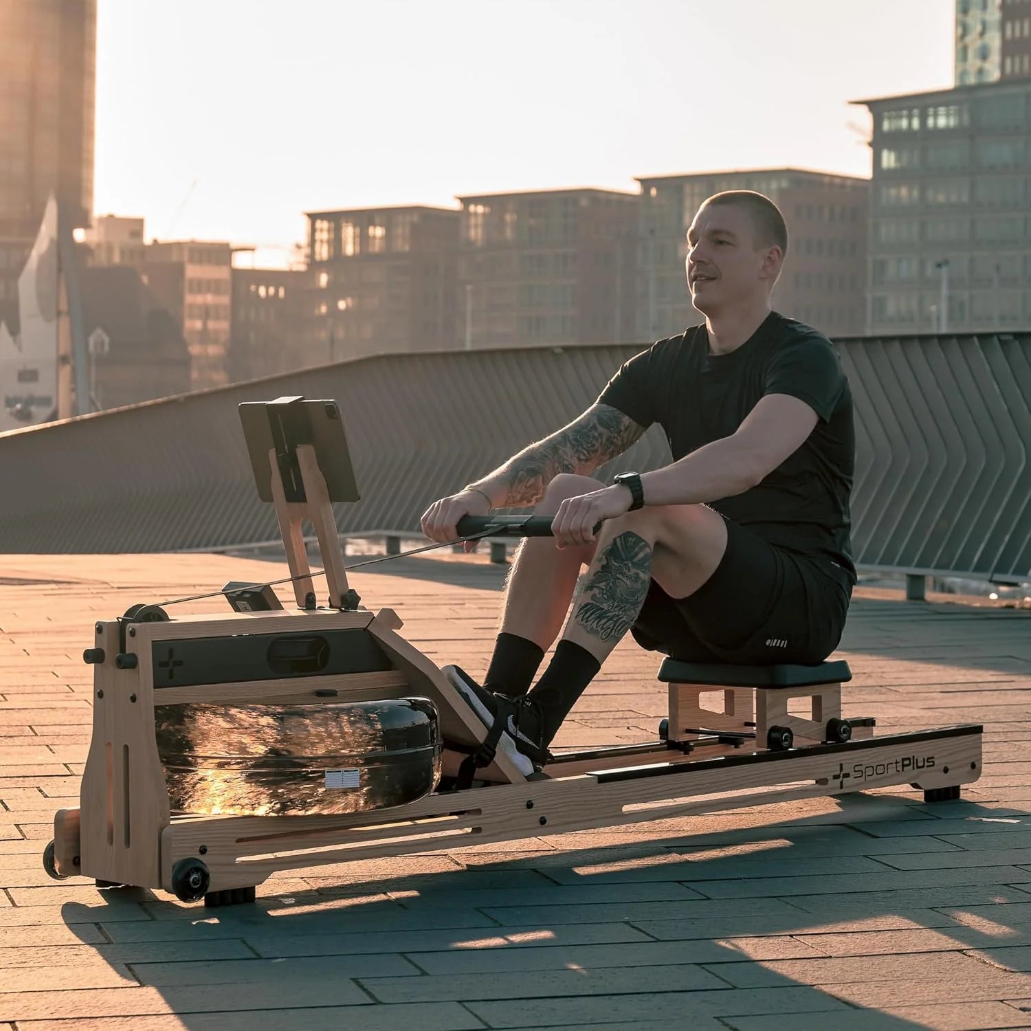SportPlus wioślarz wodny do użytku domowego wykonany z naturalnego litego drewna (dąb), drewniany wioślarz z komputerem treningowym, wioślarz z uchwytem na tablet do treningu wytrzymałościowego