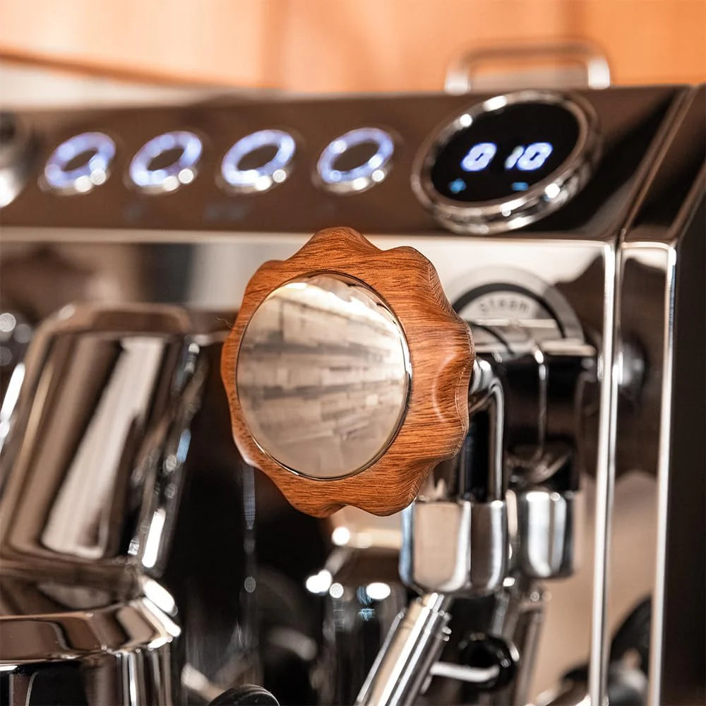 Cecotec Barista Baristeo Classic profesjonalny ekspres do kawy espresso. Wstępnie zaparzający dla lepszej ekstrakcji, zdejmowany zbiornik 2,5 l, włoska pompa 15 barów, sterowanie PID, bojler ze stali