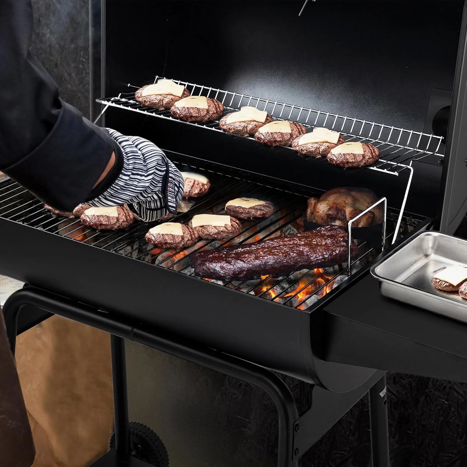 2026 Royal Gourmet CC1830 30-calowy grill węglowy ze stolikiem bocznym, grill zewnętrzny o powierzchni do gotowania 627 cali kwadratowych do ogrodu, na patio i na imprezy, czarny