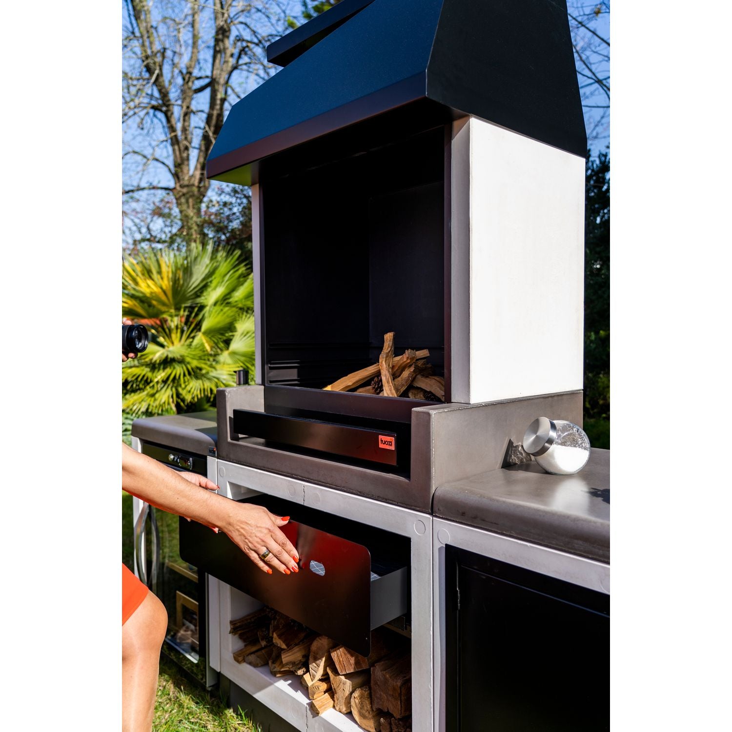 Tuozi - Wbudowany grill na drewno i węgiel drzewny, model Kitaway Otte (szary/biały - 84 x 63 x 206 cm) Nr ref.: T00170