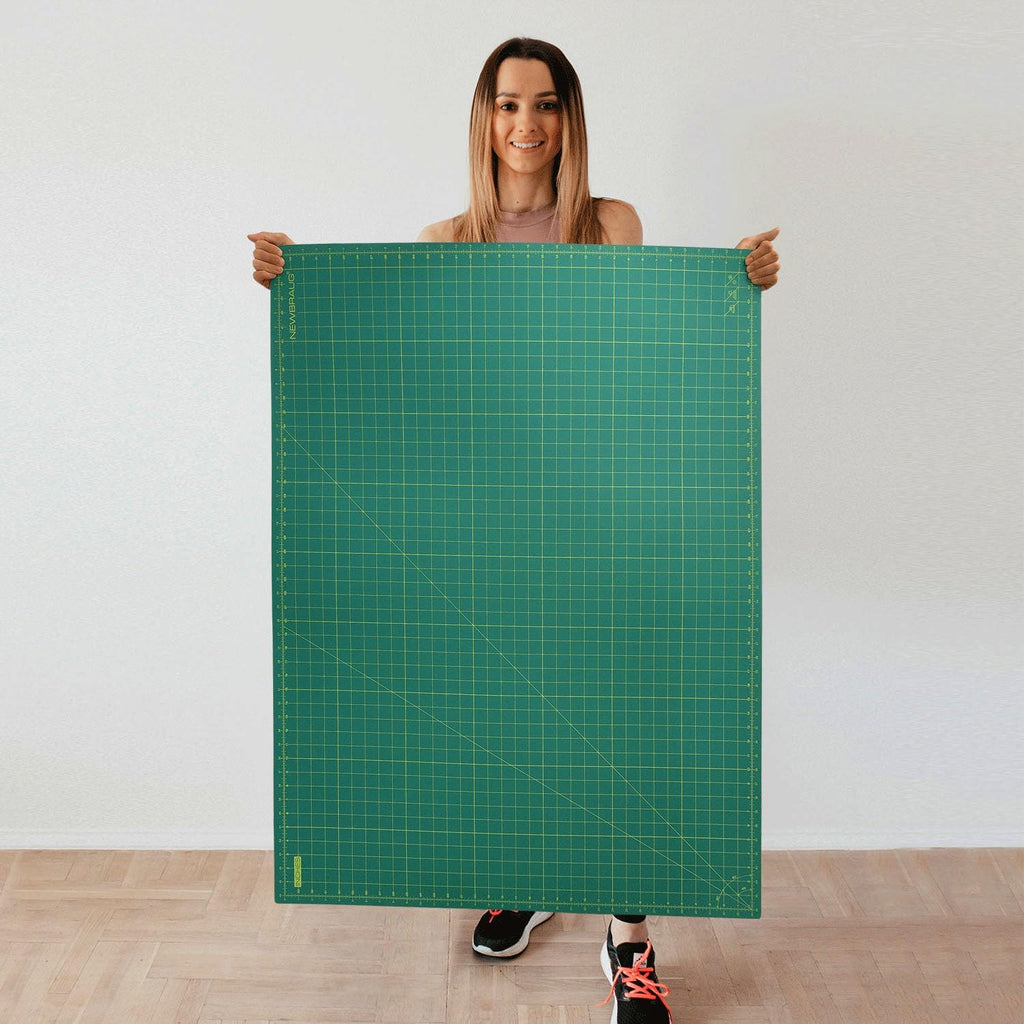 NEWBRAUG 36'' Ã 48'' Large Self Healing Cutting Double Sided 5-Ply Mat, Big Cutting Board for Rotary Cutting, Quilting, Sewing, Craft, Fabric & Scrapbooking(Green/Black)