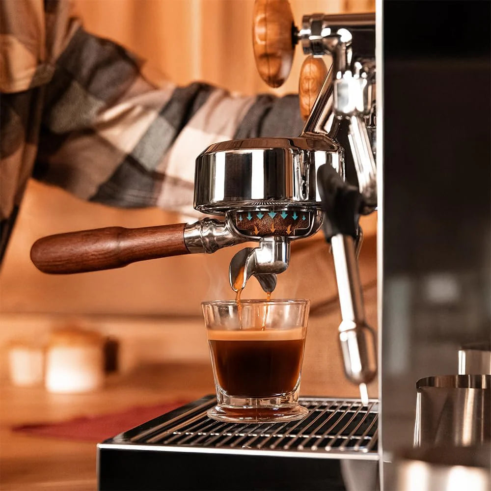 Cecotec Barista Baristeo Classic profesjonalny ekspres do kawy espresso. Wstępnie zaparzający dla lepszej ekstrakcji, zdejmowany zbiornik 2,5 l, włoska pompa 15 barów, sterowanie PID, bojler ze stali