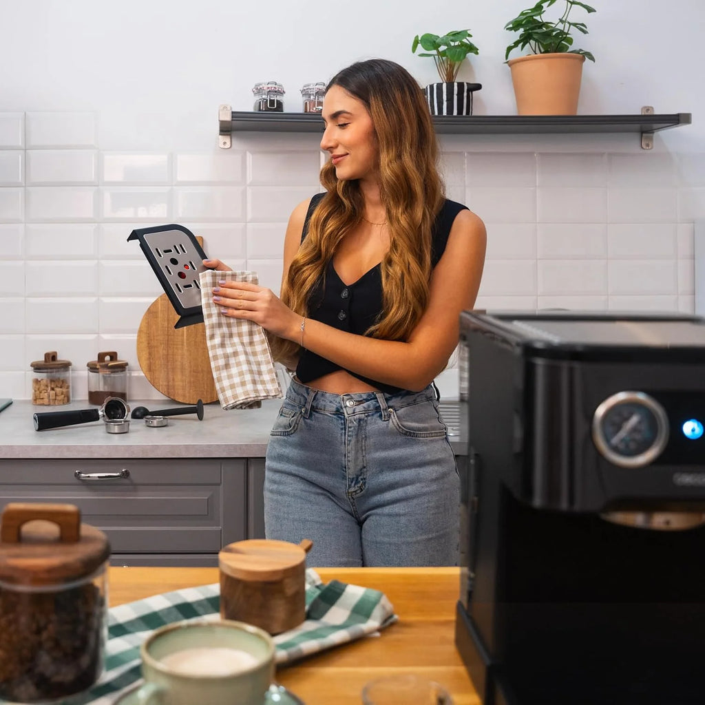 Cecotec Ekspres do kawy z podwójnym wyjściem Power Espresso 20 Barista Cream. 1550 W, 20 prętów, zbiornik na ziarna kawy 250g, młynek z 30 poziomami mielenia, termoblok, zbiornik na wodę 2.5 L