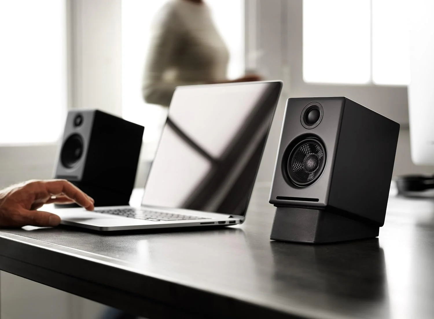 Głośniki komputerowe Audioengine A2 Bluetooth — bezprzewodowy system głośników komputerowych o mocy 60 W