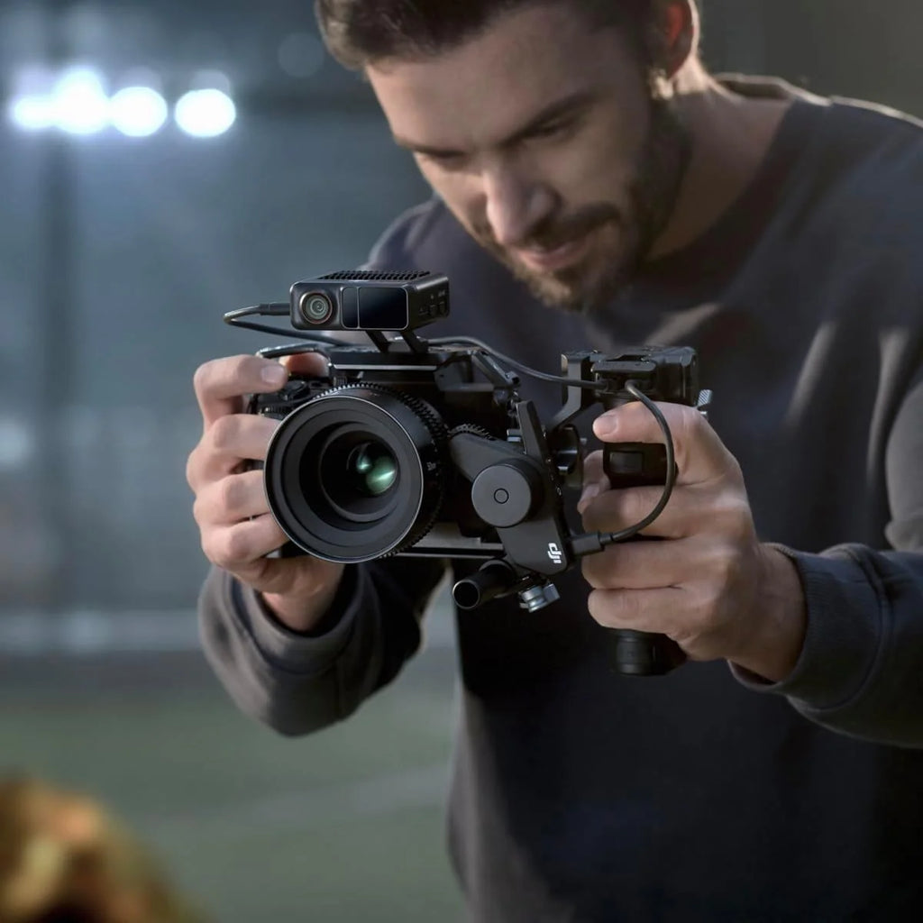 DJI Focus Pro Creative Combo, AMF system sterowania obiektywem, 20 m ostrości motywu, 76 800 punktów pomiarowych LiDAR, rozpoznawanie AI, sterowanie obiektywem FIZ, jednostka ręczna