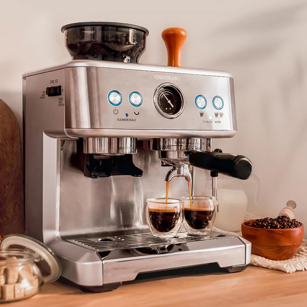 Cecotec Ekspres do kawy z podwójnym wyjściem Power Espresso 20 Barista Cream. 1550 W, 20 prętów, zbiornik na ziarna kawy 250g, młynek z 30 poziomami mielenia, termoblok, zbiornik na wodę 2.5 L