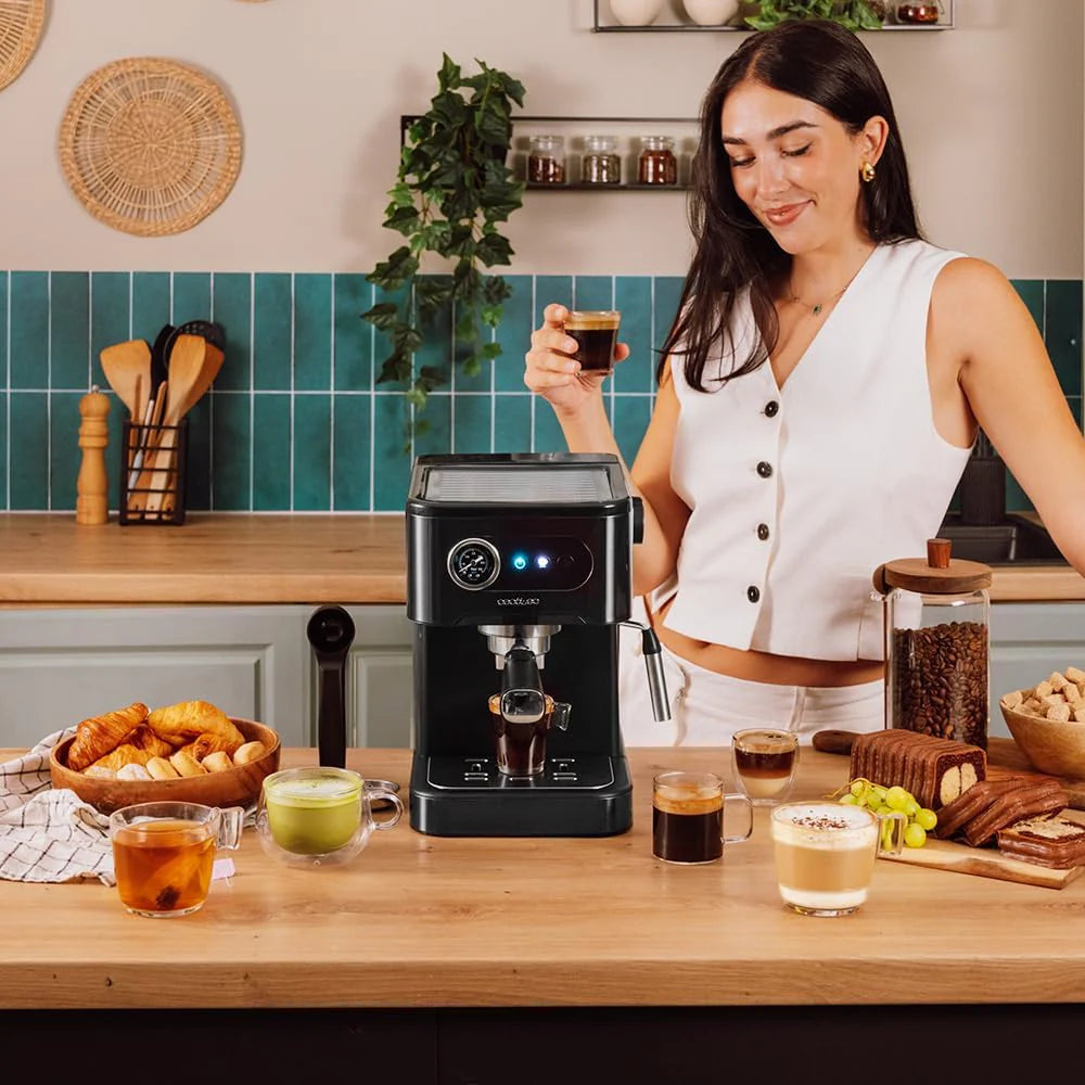 Cecotec Ekspres do kawy z podwójnym wyjściem Power Espresso 20 Barista Cream. 1550 W, 20 prętów, zbiornik na ziarna kawy 250g, młynek z 30 poziomami mielenia, termoblok, zbiornik na wodę 2.5 L