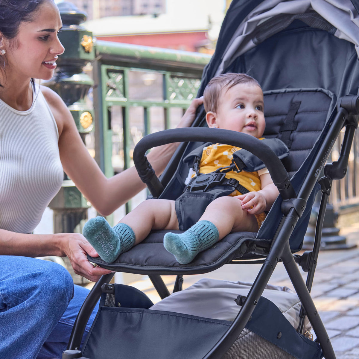 Ingenuity 3Dquickclose CS+ Compact Fold Stroller â Lightweight Stroller with Oversized Canopy, Extra-Large Storage and Compact Fold, Gray