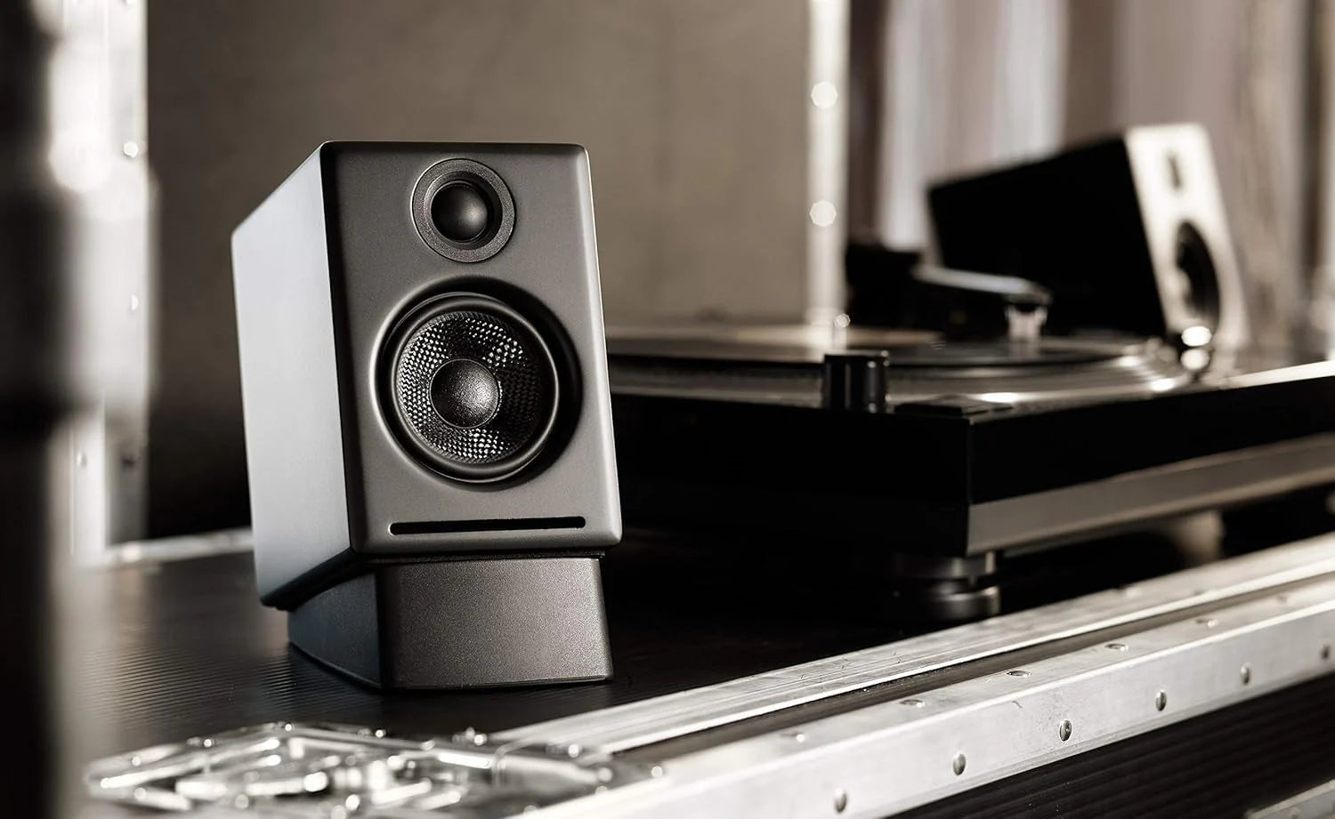 Głośniki komputerowe Audioengine A2 Bluetooth — bezprzewodowy system głośników komputerowych o mocy 60 W
