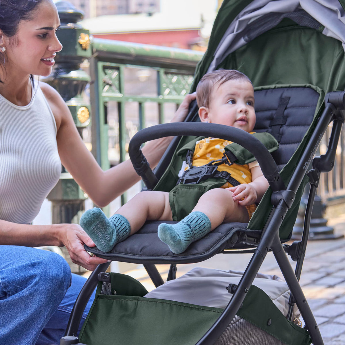 Ingenuity 3Dquickclose CS+ Compact Fold Stroller â Lightweight Stroller with Oversized Canopy, Extra-Large Storage and Compact Fold, Gray