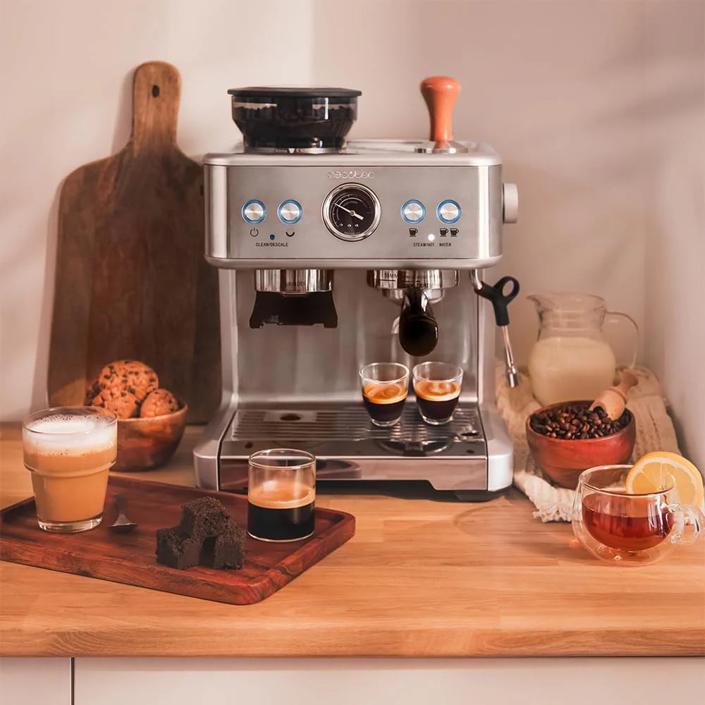 Cecotec Ekspres do kawy z podwójnym wyjściem Power Espresso 20 Barista Cream. 1550 W, 20 prętów, zbiornik na ziarna kawy 250g, młynek z 30 poziomami mielenia, termoblok, zbiornik na wodę 2.5 L