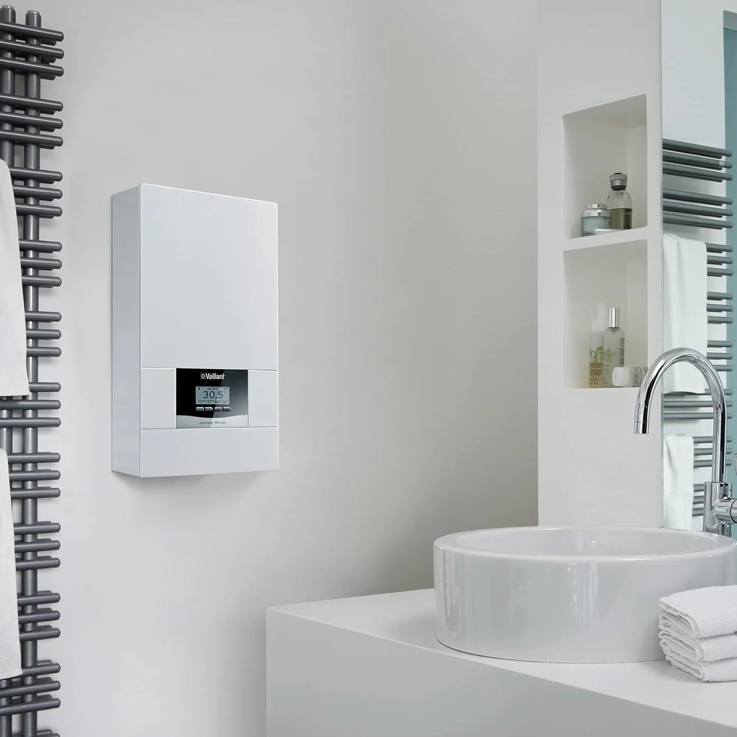 Vaillant Elektroniczny podgrzewacz wody, VED plus 18/8, odporny na ciśnienie, 18 kW, 400 V, dokładna temperatura wypływu, bezstopniowa regulacja, wyświetlacz graficzny, 0010023766, [klasa energetyczna
