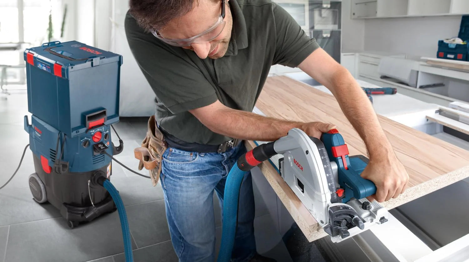 Bosch Professional: odkurzacz do pracy na sucho i mokro GAS 35 L AFC (1 200 W, 3 rury chromowane, wąż 5 m, zestaw dysz podłogowych, 1 filtr płaski fałdowany, worek na pył)