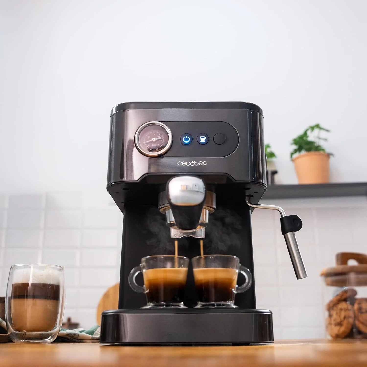 Cecotec Ekspres do kawy z podwójnym wyjściem Power Espresso 20 Barista Cream. 1550 W, 20 prętów, zbiornik na ziarna kawy 250g, młynek z 30 poziomami mielenia, termoblok, zbiornik na wodę 2.5 L