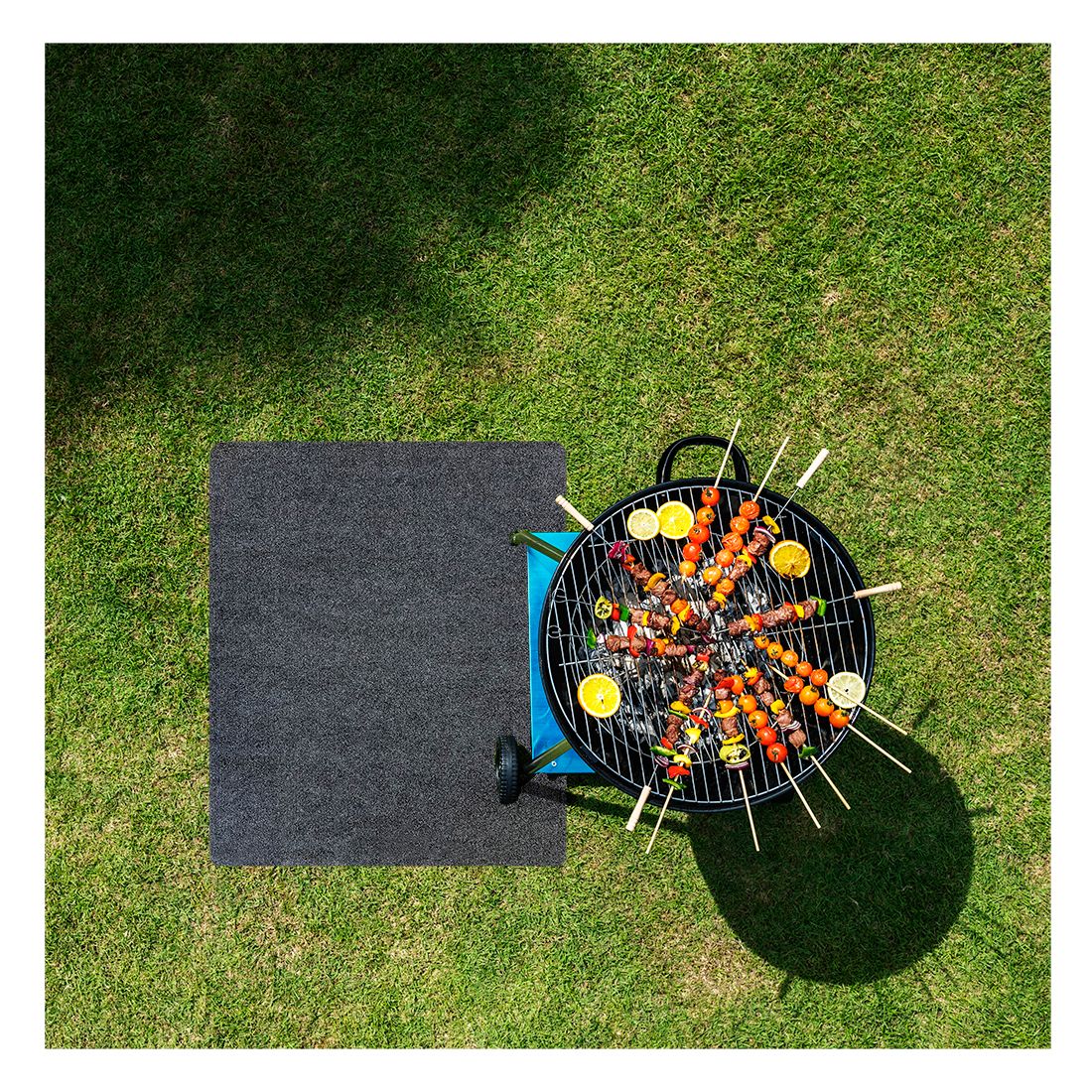 Acomoda Textil – Ognioodporna mata do grilla, czarna z powłoką antypoślizgową, 100 x 120 cm. Regulowana, łatwa w czyszczeniu mata do ochrony podłóg wewnątrz i na zewnątrz.