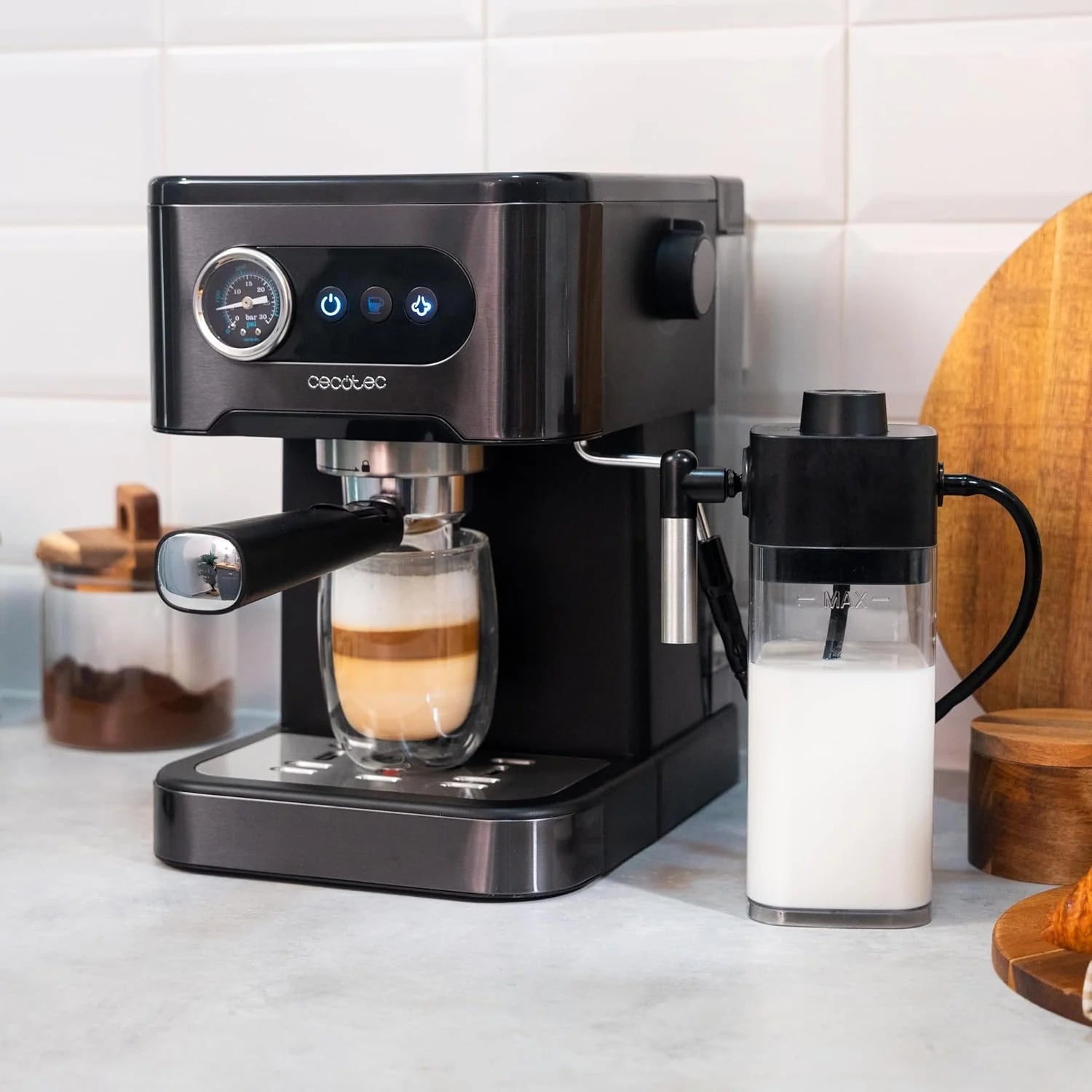 Cecotec Ekspres do kawy z podwójnym wyjściem Power Espresso 20 Barista Cream. 1550 W, 20 prętów, zbiornik na ziarna kawy 250g, młynek z 30 poziomami mielenia, termoblok, zbiornik na wodę 2.5 L
