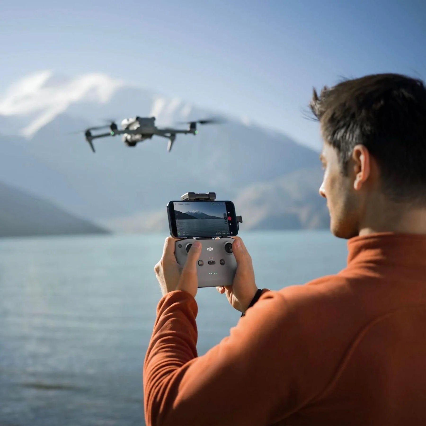 DJI Air 3S (RC-N3), dron z kamerą 4K, dron z podwójną kamerą, szerokokątną kamerą CMOS 1, wideo 4K/60 kl./s HDR i zakresem dynamiki 14 przysłon, maksymalny czas lotu 45 min
