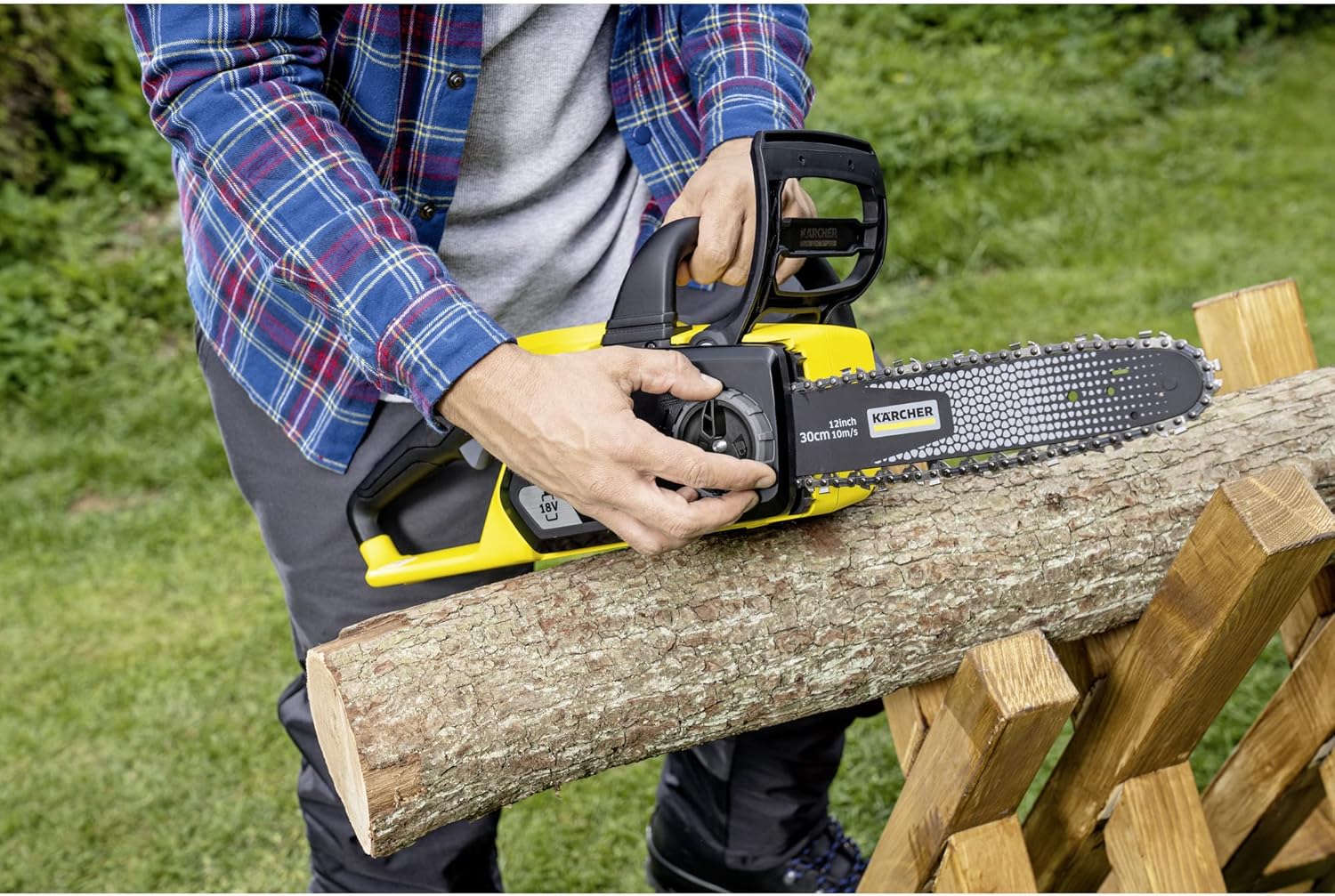 Kärcher Akumulatorowa piła łańcuchowa CNS 18-30 (długość ostrza 30 cm, prędkość łańcucha 10 m/s, wydajność na jednym ładowaniu: 75 cięć, waga 3,2 kg), żółto-czarna
