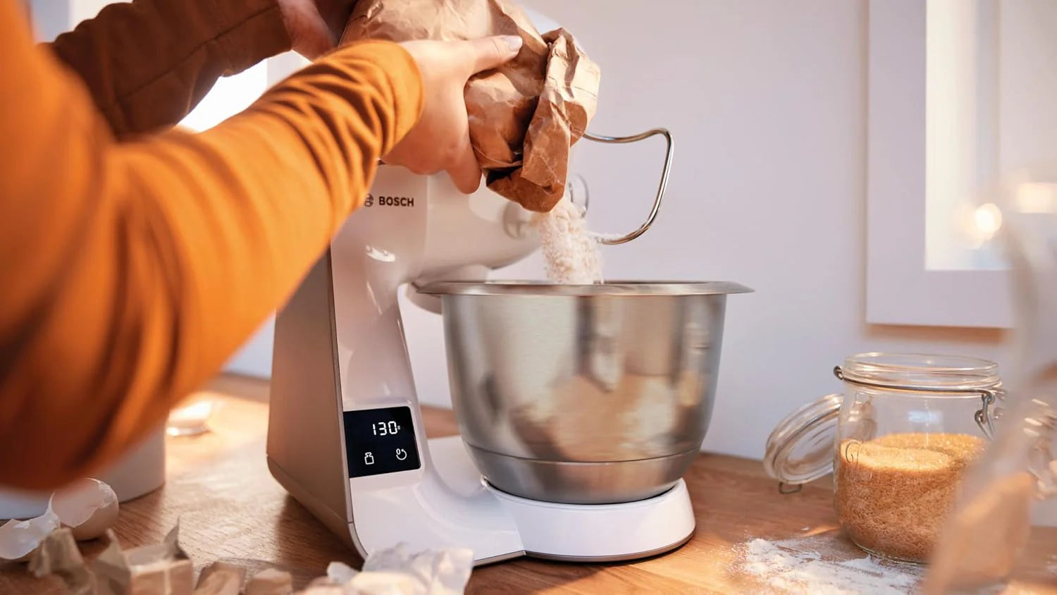 Bosch Robot kuchenny Serie 4 MUM5XL74, 1000 W, wbudowana waga i timer, 3,9 l misa, bogaty zestaw akcesoriów