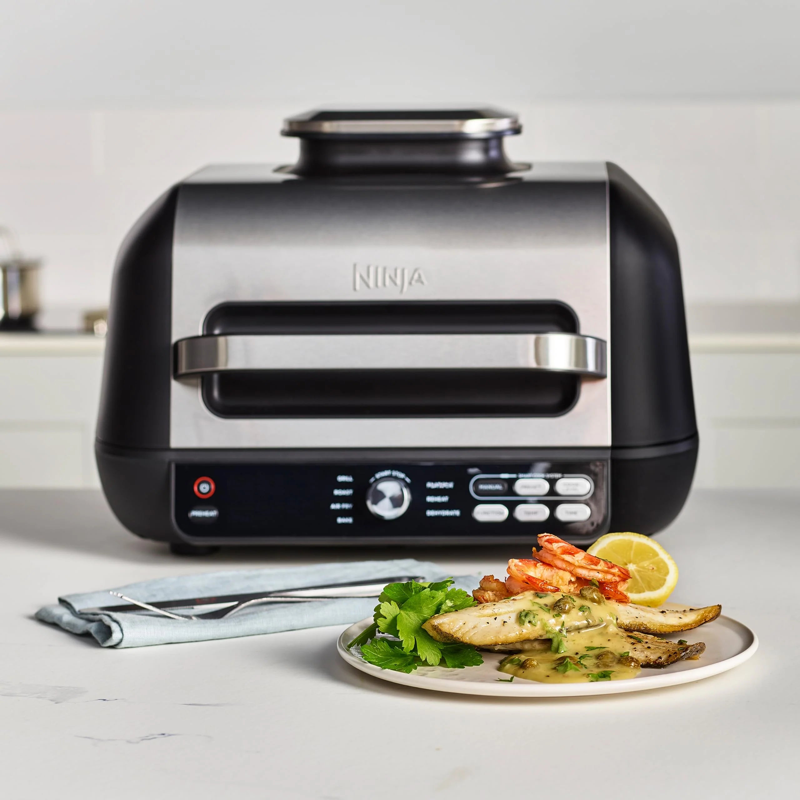 Ninja Foodi Grill i Frytkownica beztluszczowa, 5,7 l, smażenie bez oleju, grilowanie, pieczenie, ciasta i więcej, 5 funkcji gotowania, części bezpieczne do mycia w zmywarce, czarno/srebrna, AG301EU