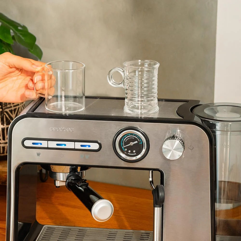 Cecotec Ekspres do kawy z podwójnym wyjściem Power Espresso 20 Barista Cream. 1550 W, 20 prętów, zbiornik na ziarna kawy 250g, młynek z 30 poziomami mielenia, termoblok, zbiornik na wodę 2.5 L