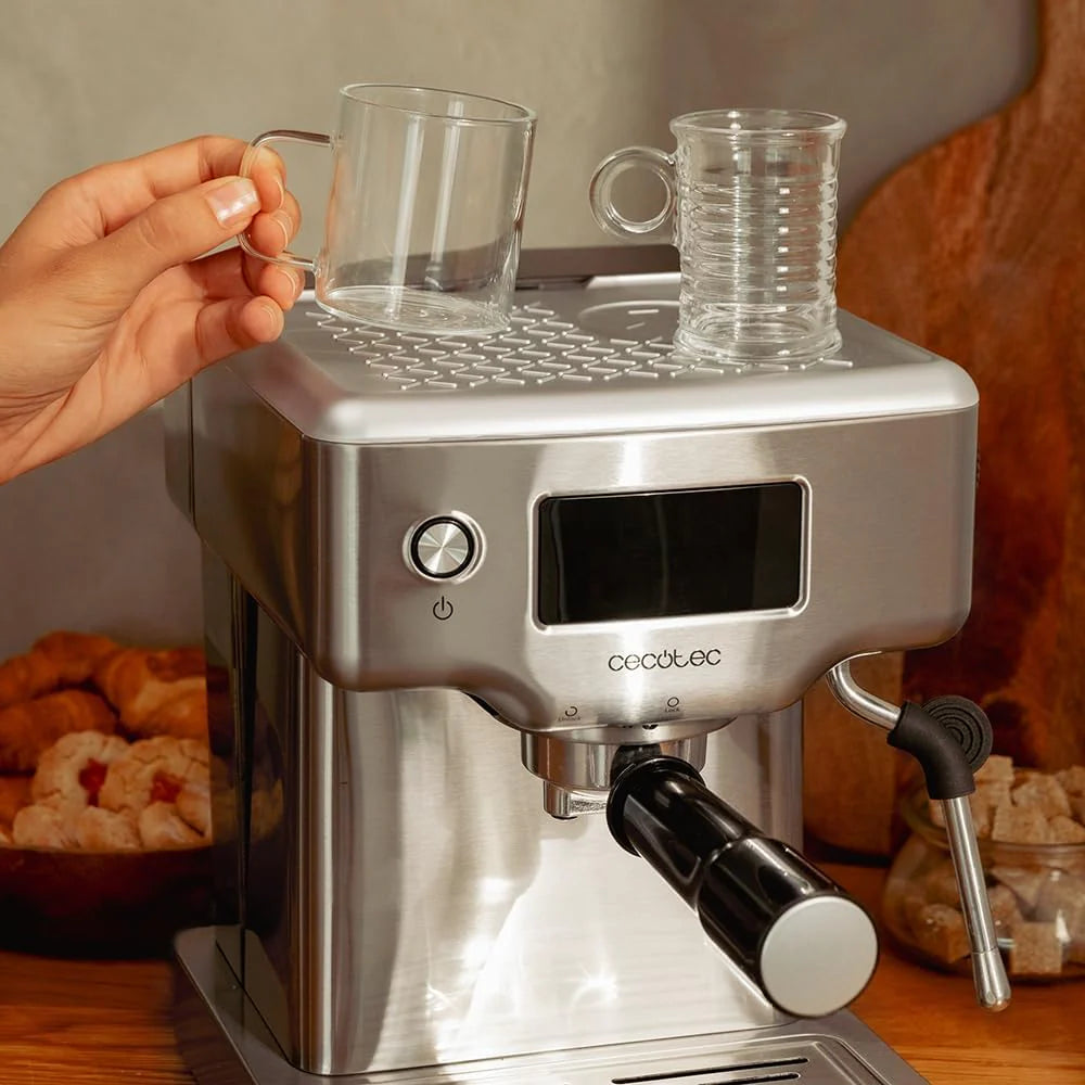 Cecotec Ekspres do kawy z podwójnym wyjściem Power Espresso 20 Barista Cream. 1550 W, 20 prętów, zbiornik na ziarna kawy 250g, młynek z 30 poziomami mielenia, termoblok, zbiornik na wodę 2.5 L
