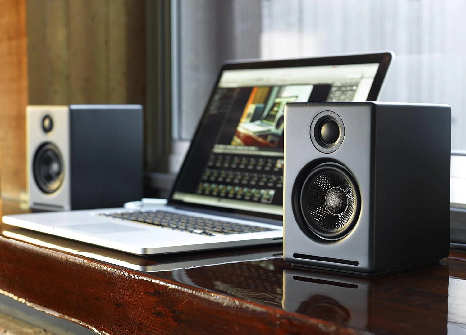 Głośniki komputerowe Audioengine A2 Bluetooth — bezprzewodowy system głośników komputerowych o mocy 60 W