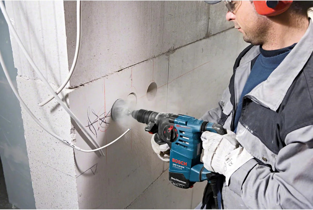 Bosch Professional: młot udarowo-obrotowy GBH 3-28 DFR (800 W, nominalna prędkość obrotowa 0 – 900 min-1, wymienny uchwyt SDS plus, ogranicznik głębokości 210 mm, walizka)