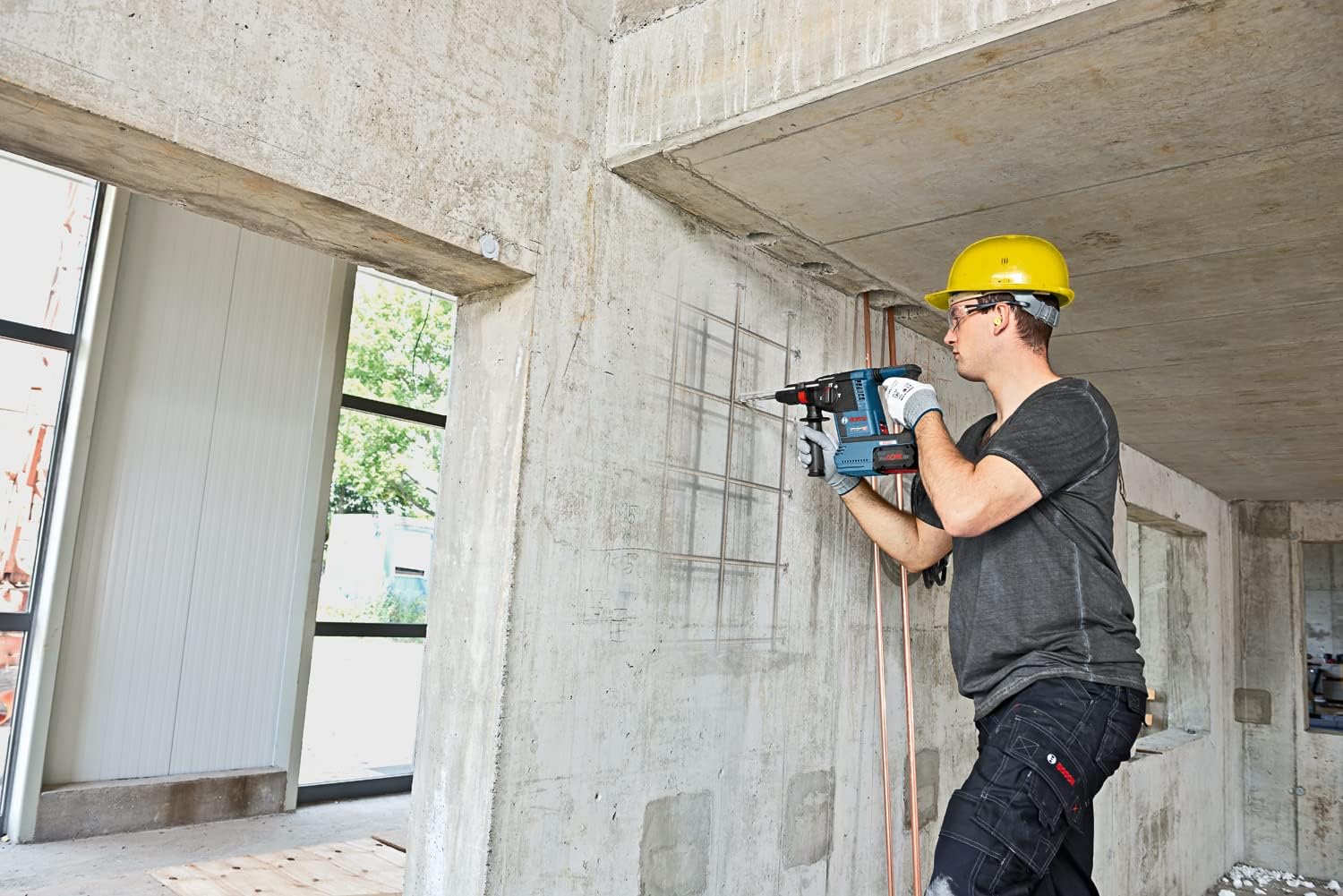 Bosch Professional system 18V: akumulatorowy młot udarowo-obrotowy GBH 18V-26 (uchwyt SDS plus, ogranicznik głebokości)