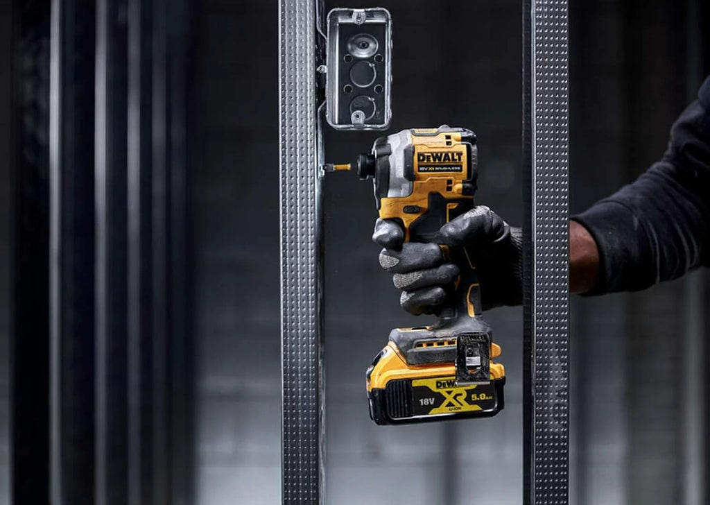 DeWalt Impacto compacto sin escobillas XR 18V 1/4 205Nm con 2 baterie Li-Ion 5Ah y maletín TSTAK, DCF850P2T-QW