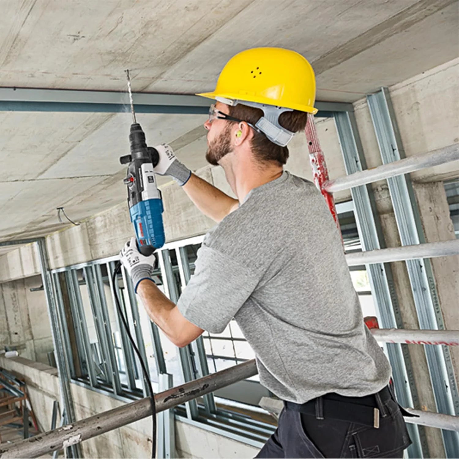 Bosch Professional: młot udarowo-obrotowy GBH 2-28 F (880 W, wymienny uchwyt SDS plus, ogranicznik głębokości, 6-częściowy zestaw wierteł i dłut, walizka L-Case) – Amazon Exclusive Set