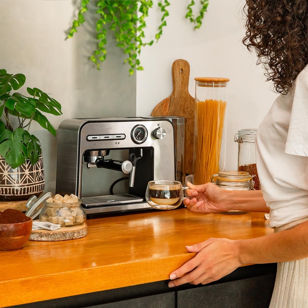 Cecotec Ekspres do kawy z podwójnym wyjściem Power Espresso 20 Barista Cream. 1550 W, 20 prętów, zbiornik na ziarna kawy 250g, młynek z 30 poziomami mielenia, termoblok, zbiornik na wodę 2.5 L
