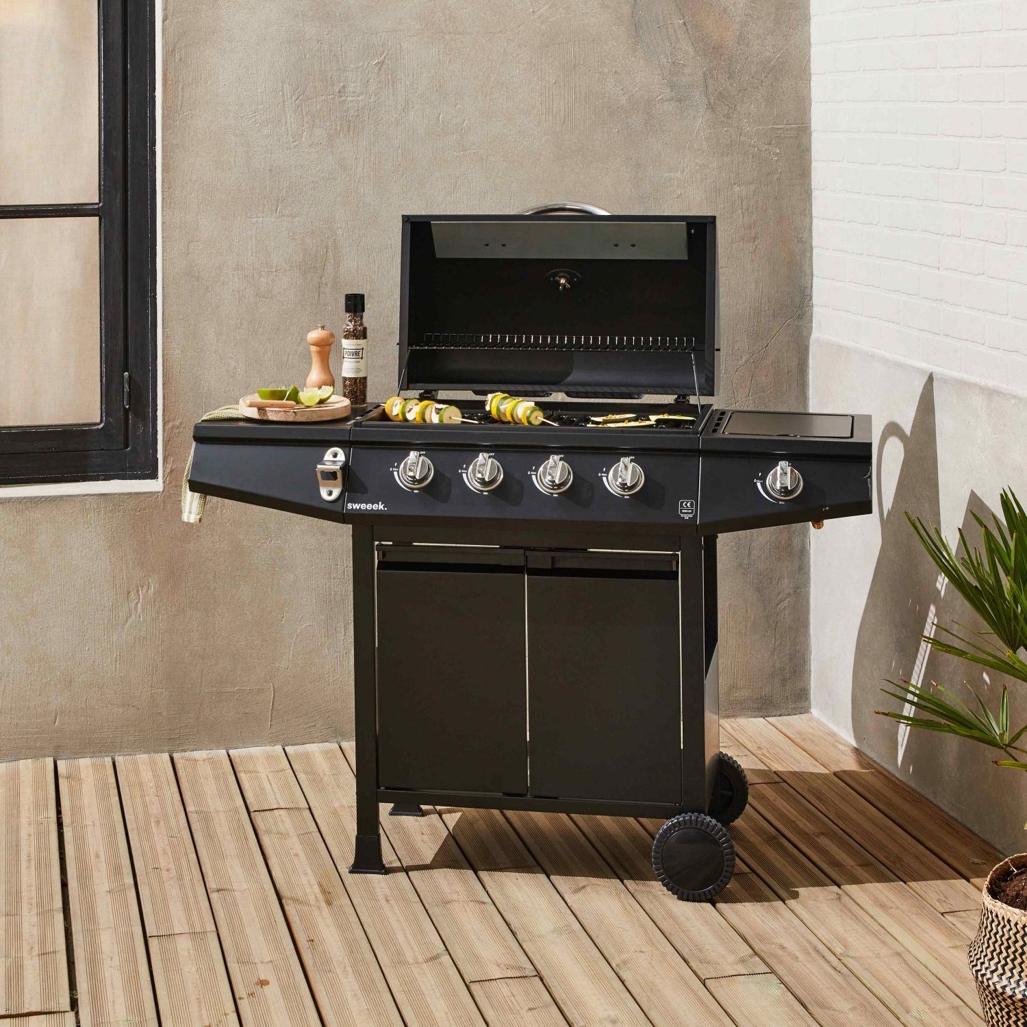 Grill gazowy Treville 4 Black - 4 palniki + 1 płyta grzewcza